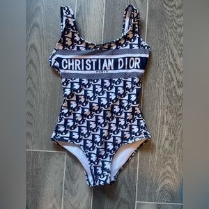 C D Swimsuit SizeM